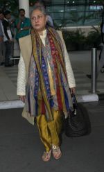 Jaya Bachchan snapped at domestic airport on 7th Jan 2016